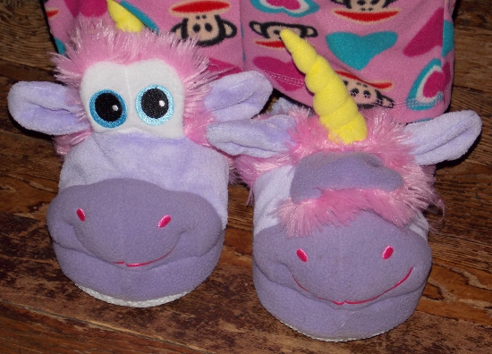1-Day Flash Giveaway: Stompeez Slippers – Ends at 12:00 AM 12/01 – US ...